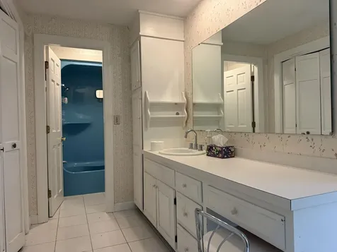 439 Exeter Road Hampton NH 03842-1004