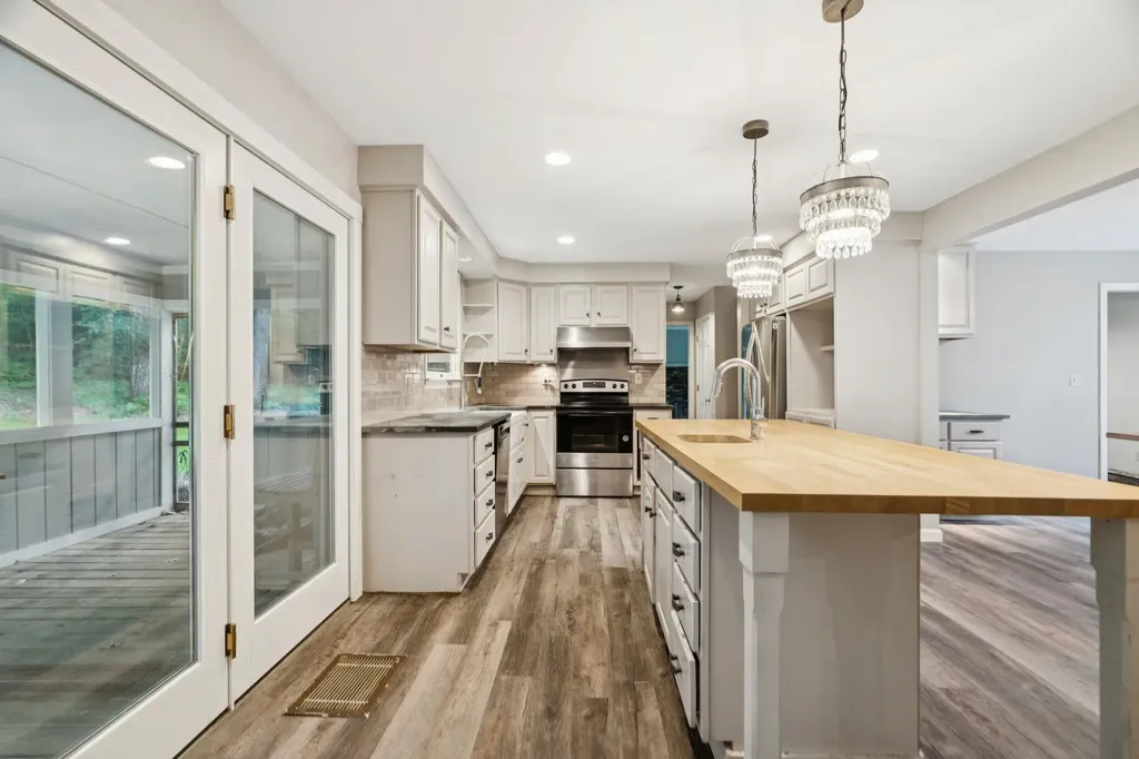 25 Pinneo Hill Road Hanover NH 03755