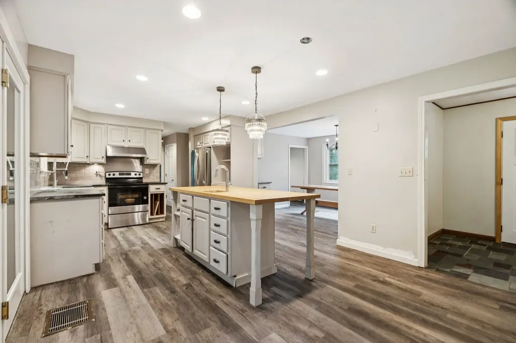 25 Pinneo Hill Road Hanover NH 03755