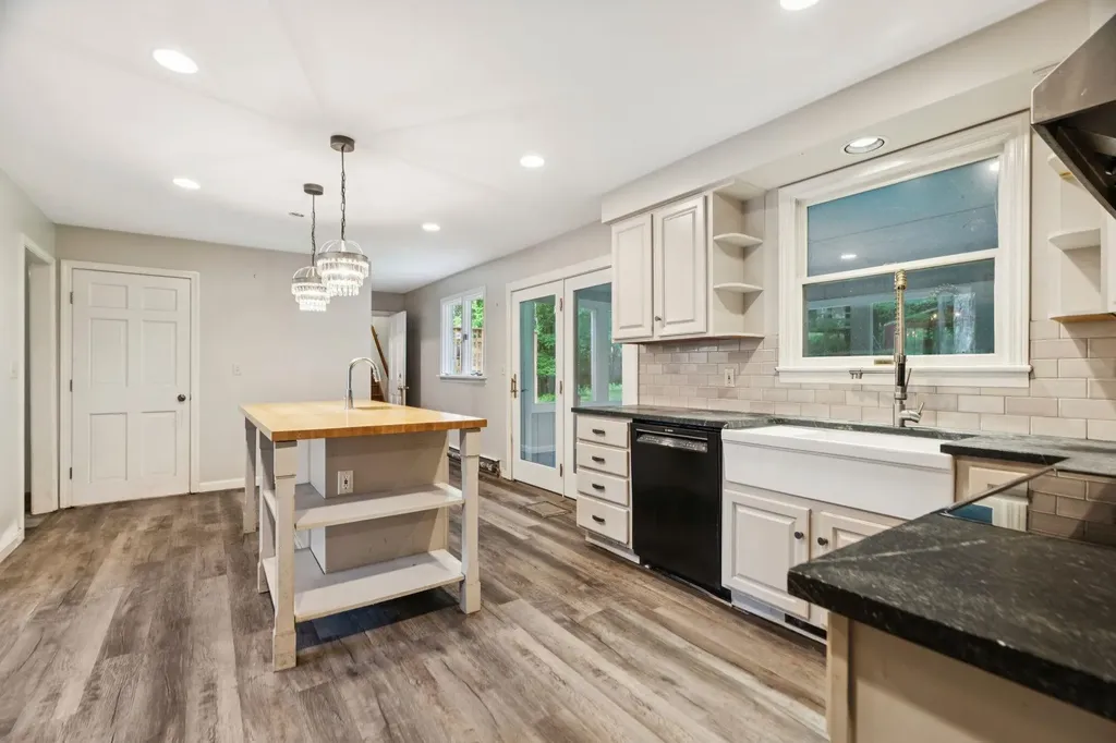 25 Pinneo Hill Road Hanover NH 03755