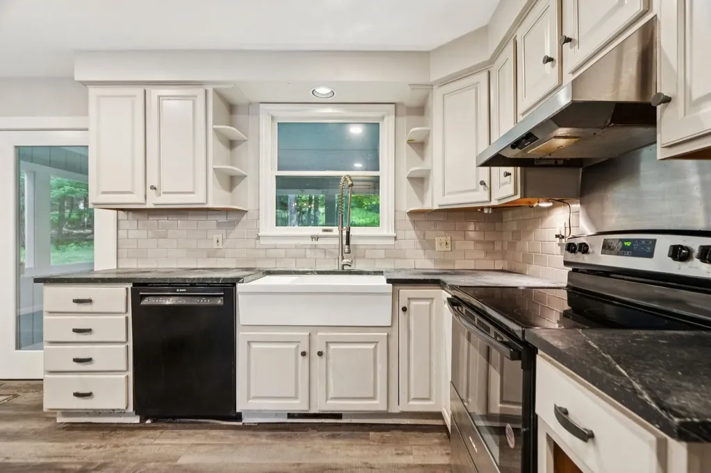 25 Pinneo Hill Road Hanover NH 03755
