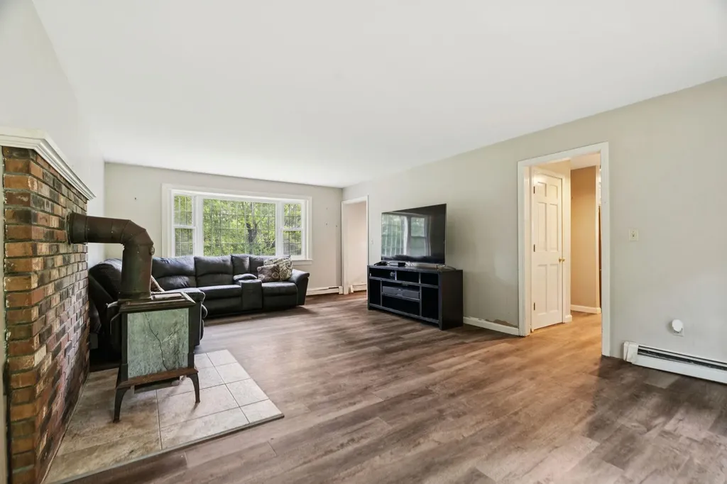 25 Pinneo Hill Road Hanover NH 03755