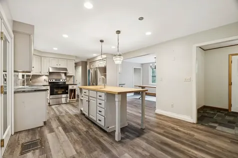 25 Pinneo Hill Road Hanover NH 03755