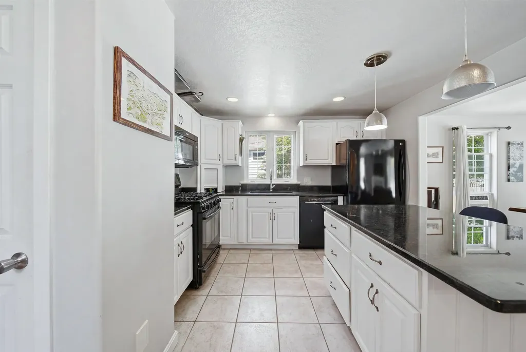12 Lamprey Street Newmarket NH 03857