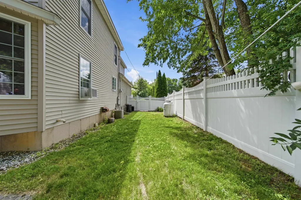 12 Lamprey Street Newmarket NH 03857