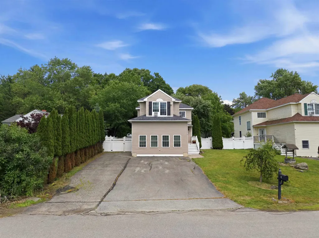 12 Lamprey Street Newmarket NH 03857