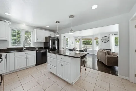 12 Lamprey Street Newmarket NH 03857