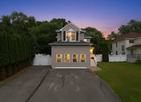 12 Lamprey Street Newmarket NH 03857