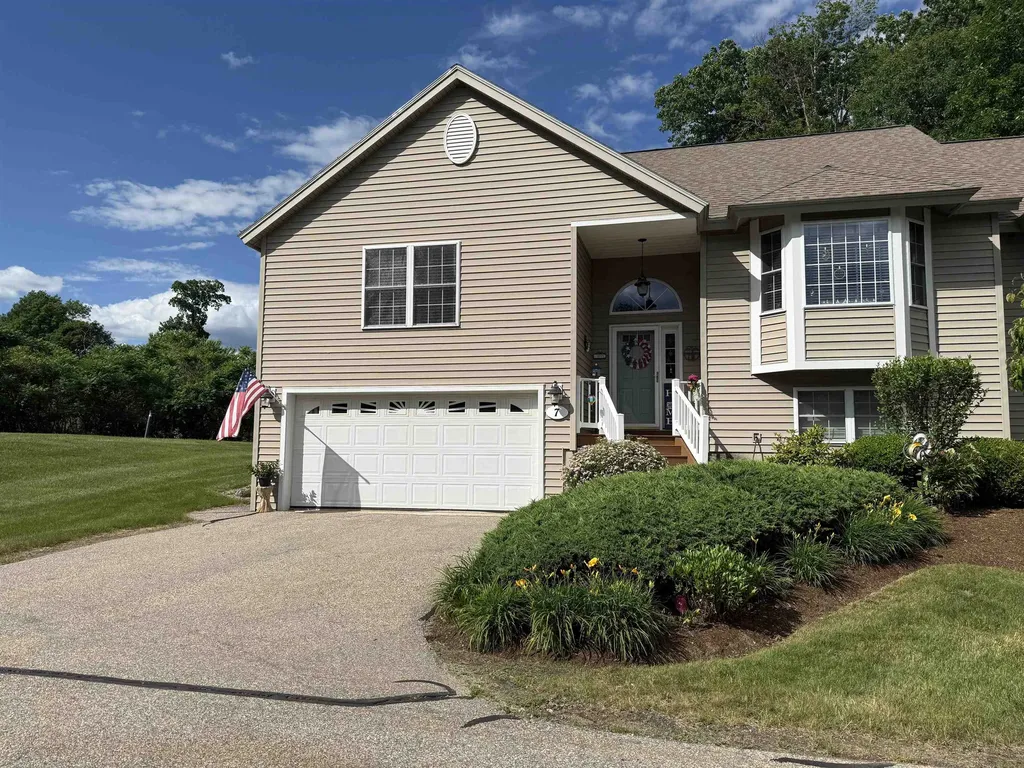 7 Maplevale Road East Kingston NH 03827