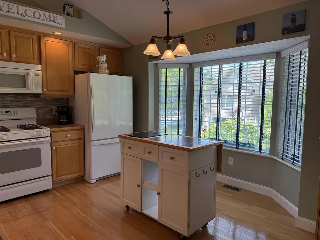 7 Maplevale Road East Kingston NH 03827