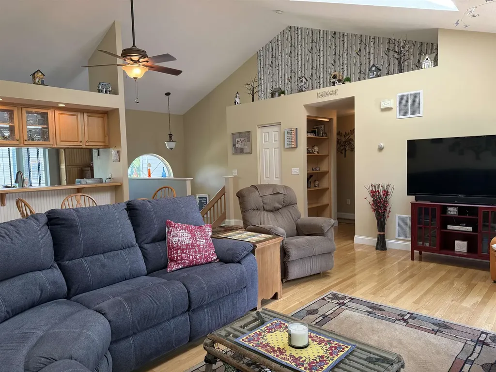 7 Maplevale Road East Kingston NH 03827