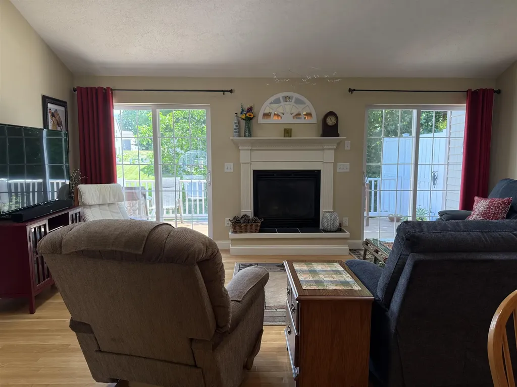 7 Maplevale Road East Kingston NH 03827