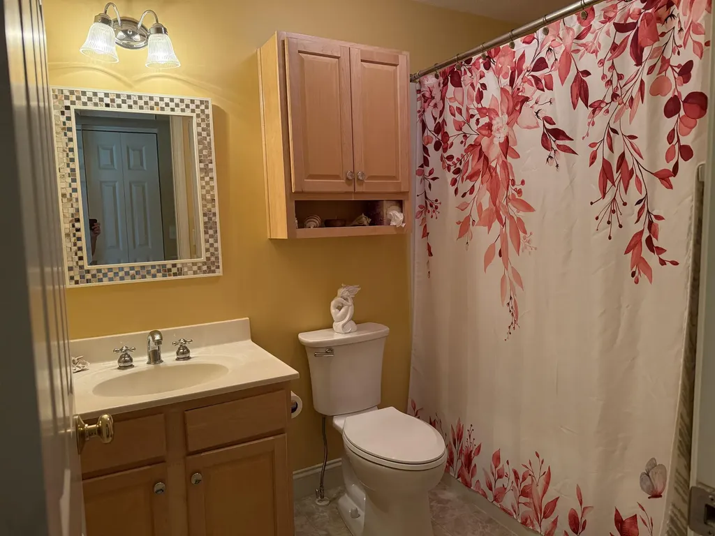 7 Maplevale Road East Kingston NH 03827
