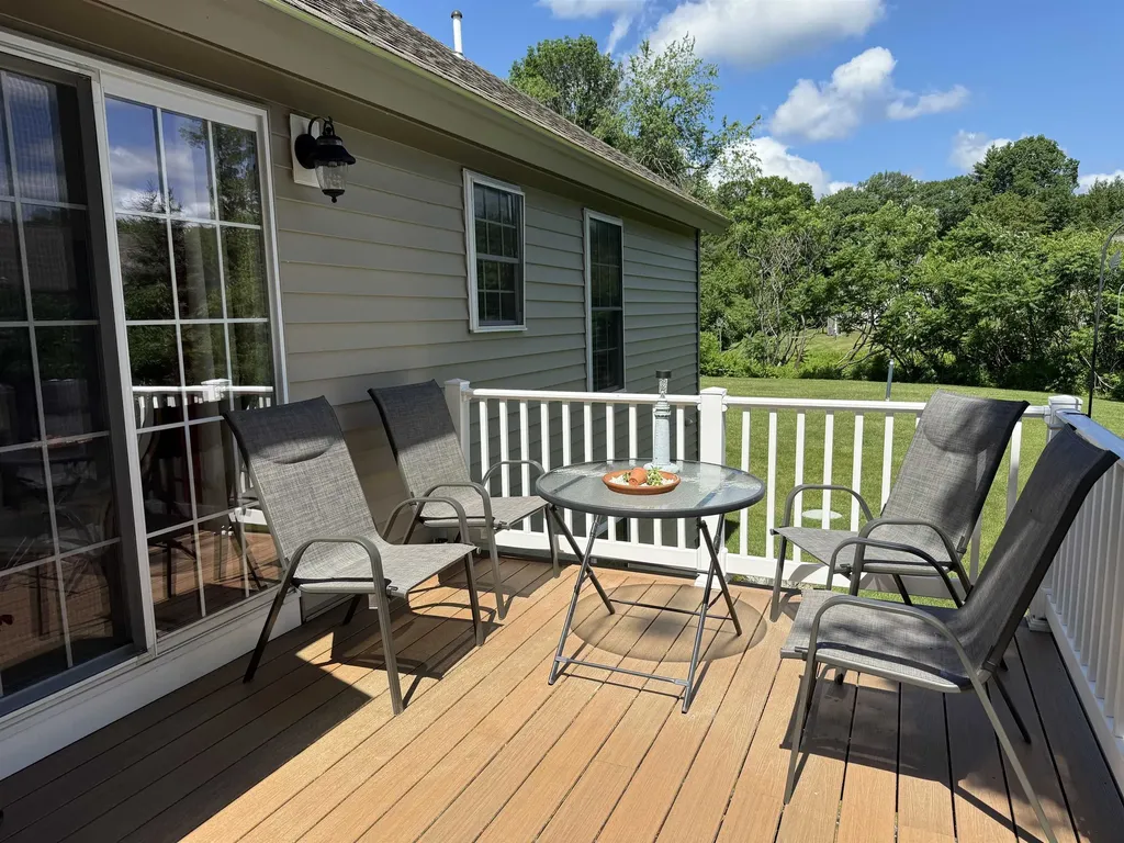 7 Maplevale Road East Kingston NH 03827