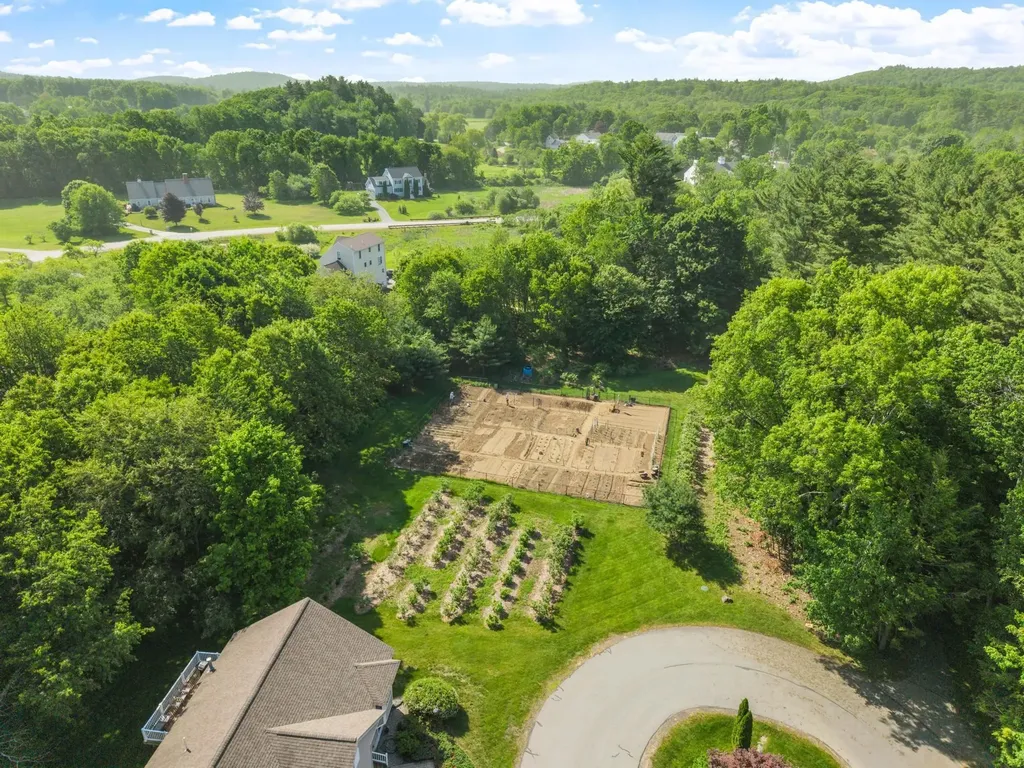 7 Maplevale Road East Kingston NH 03827