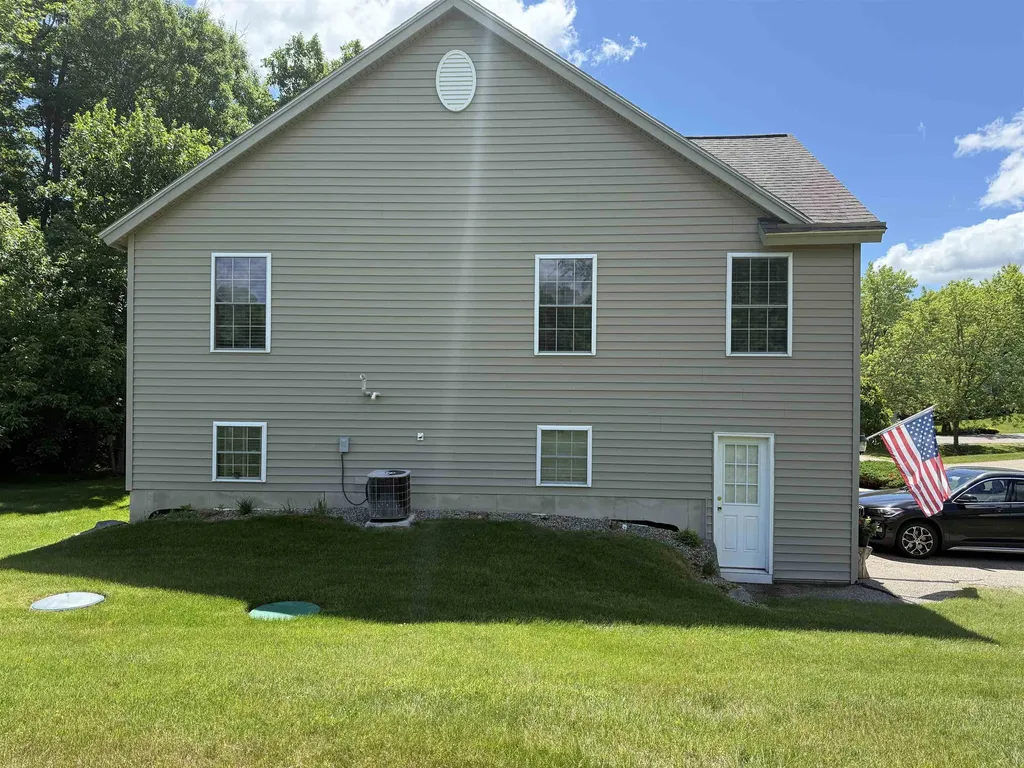 7 Maplevale Road East Kingston NH 03827