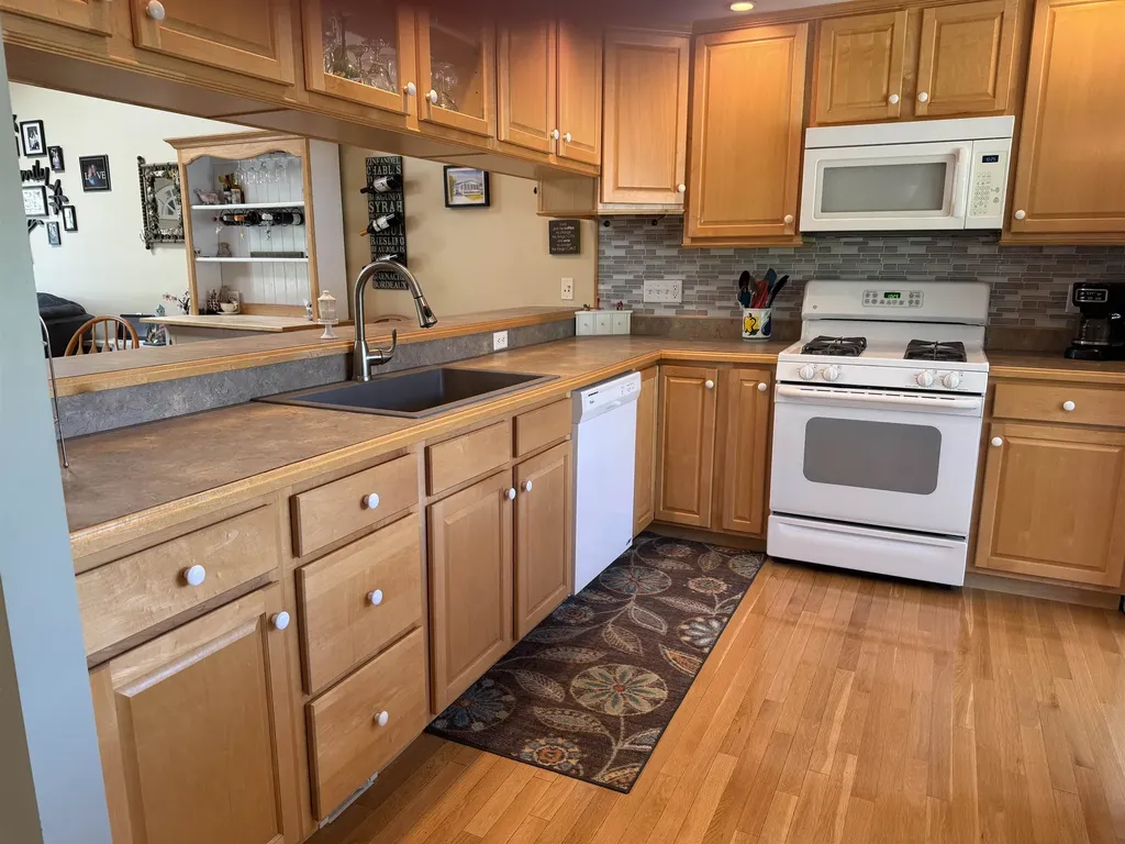 7 Maplevale Road East Kingston NH 03827