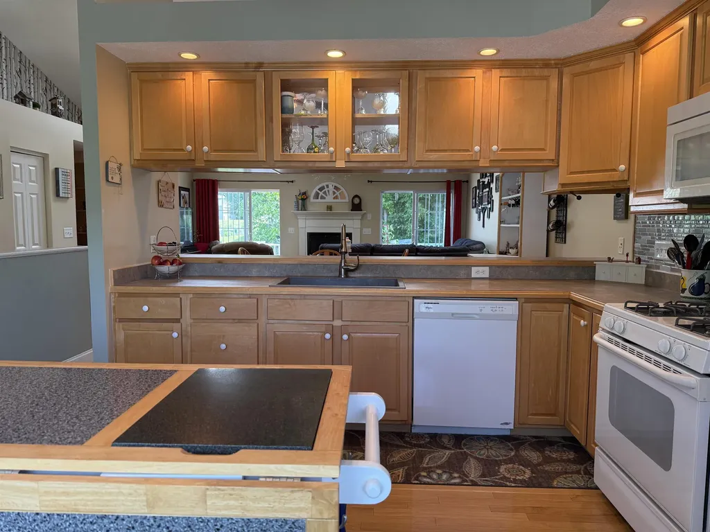 7 Maplevale Road East Kingston NH 03827