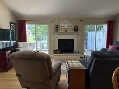 7 Maplevale Road East Kingston NH 03827