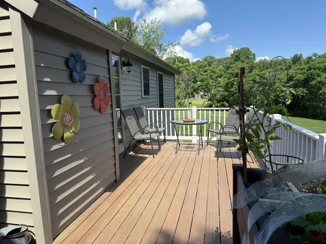 7 Maplevale Road East Kingston NH 03827