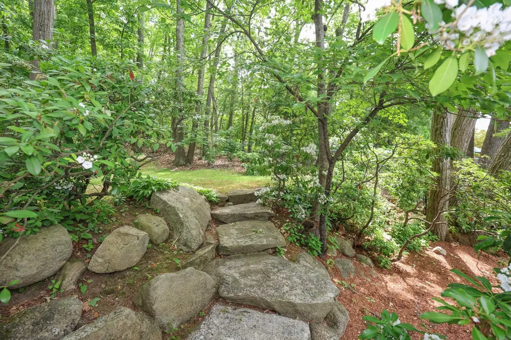 41 Bruce Road Manchester NH 03104