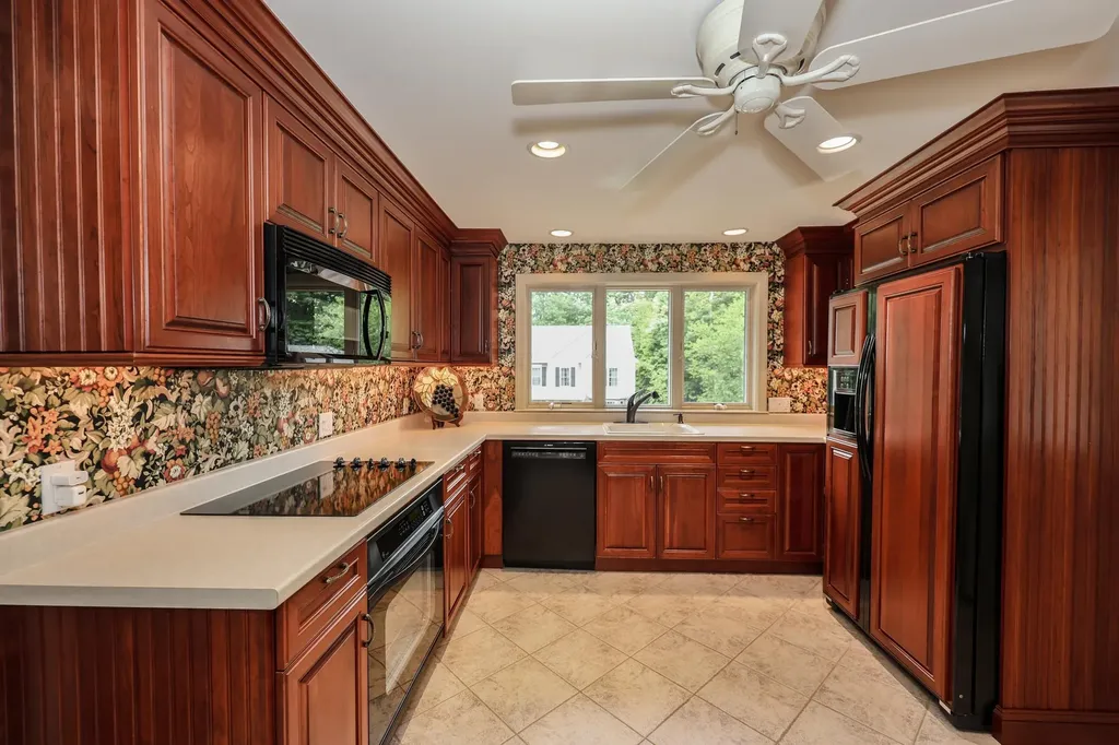 41 Bruce Road Manchester NH 03104