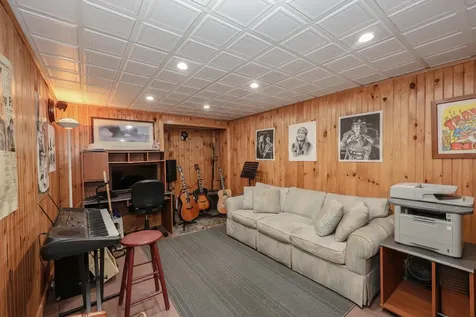 41 Bruce Road Manchester NH 03104