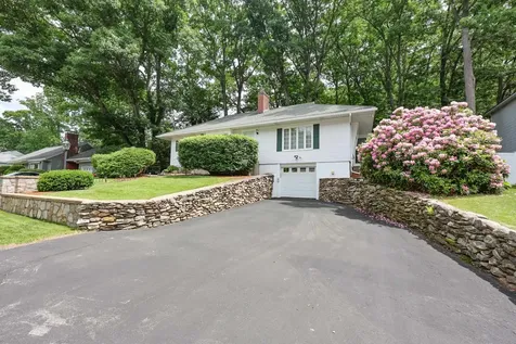 41 Bruce Road Manchester NH 03104