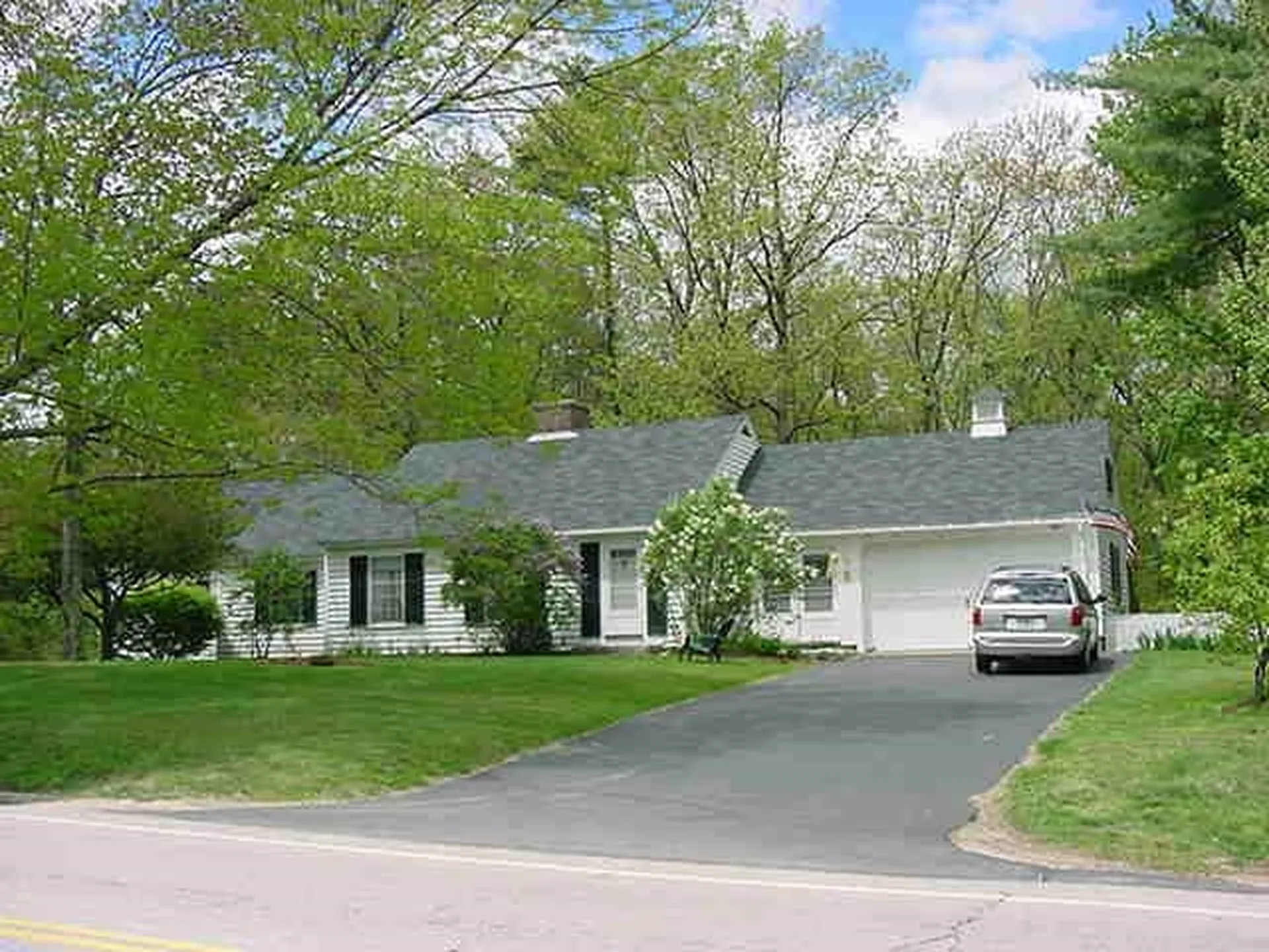 Bow NH, 8 Logging Hill Road
