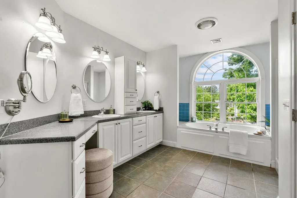 3 Rainbow Drive Nashua NH 03062