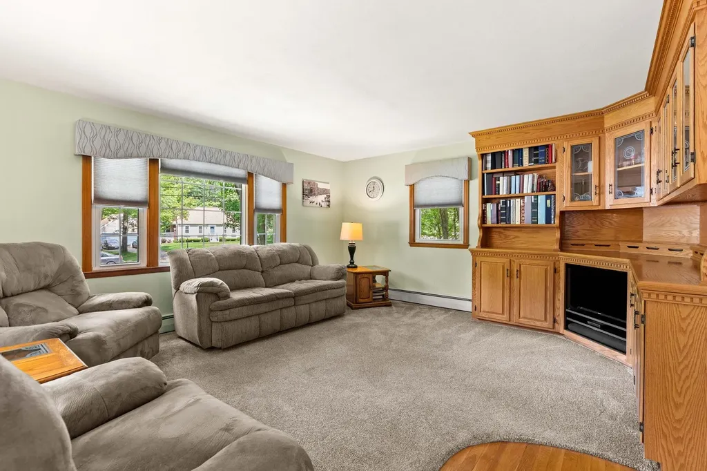 9 Quaker Street Newton NH 03858