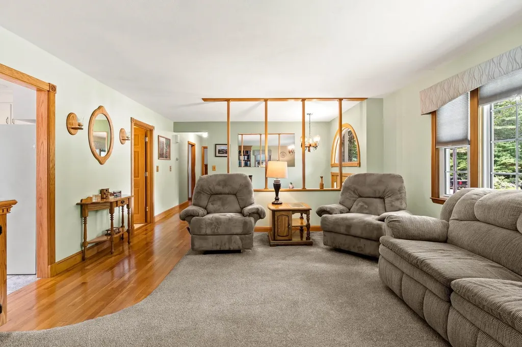9 Quaker Street Newton NH 03858