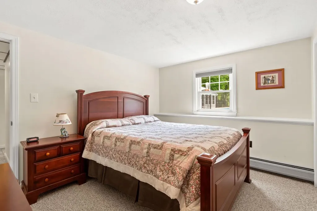 9 Quaker Street Newton NH 03858