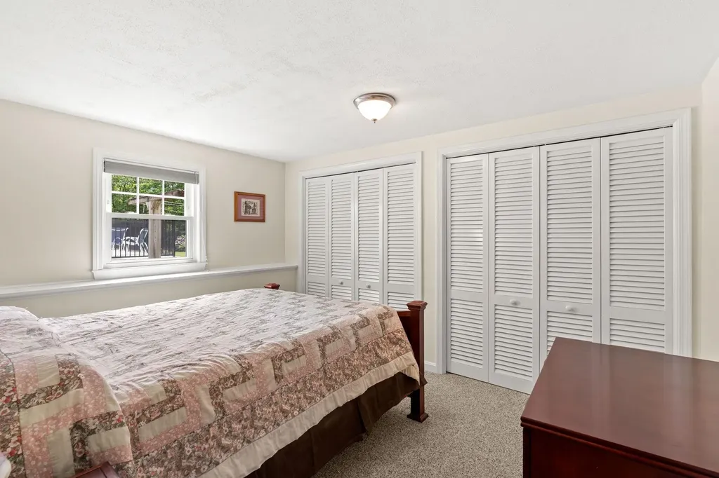 9 Quaker Street Newton NH 03858