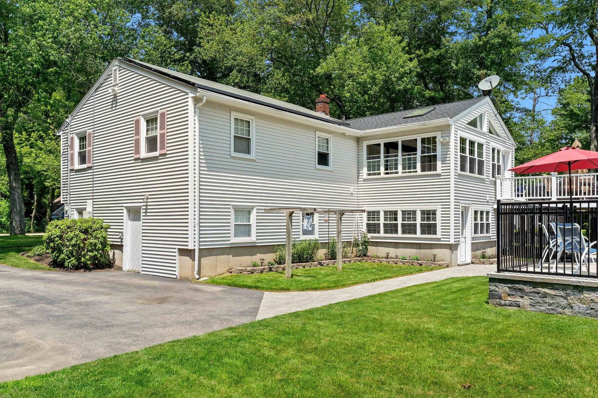 9 Quaker Street Newton NH 03858
