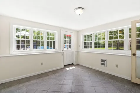 9 Quaker Street Newton NH 03858