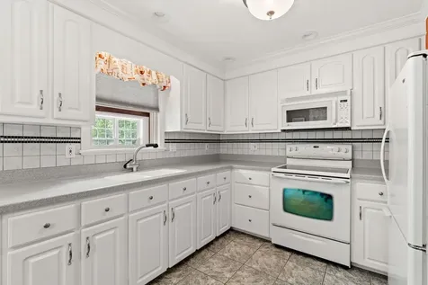 9 Quaker Street Newton NH 03858