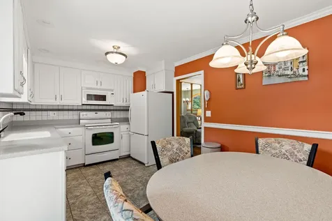 9 Quaker Street Newton NH 03858