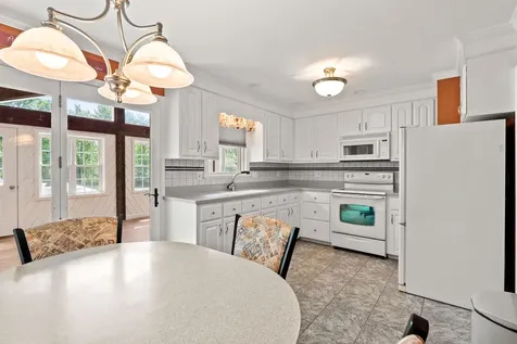 9 Quaker Street Newton NH 03858