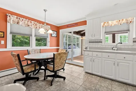 9 Quaker Street Newton NH 03858