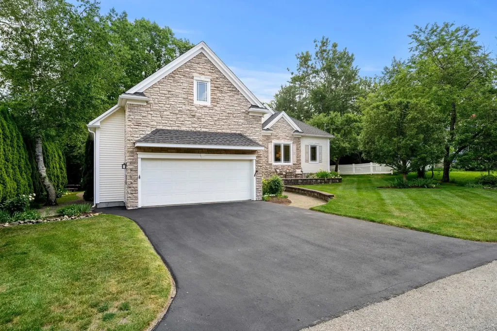 20 Huckleberry Lane Hampton NH 03842