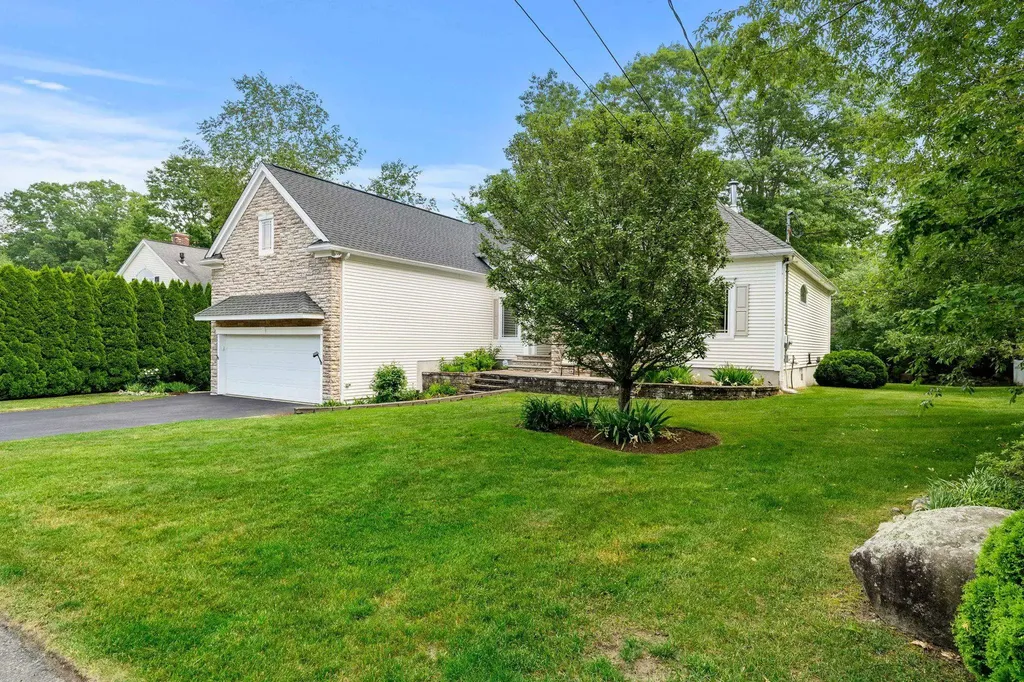 20 Huckleberry Lane Hampton NH 03842