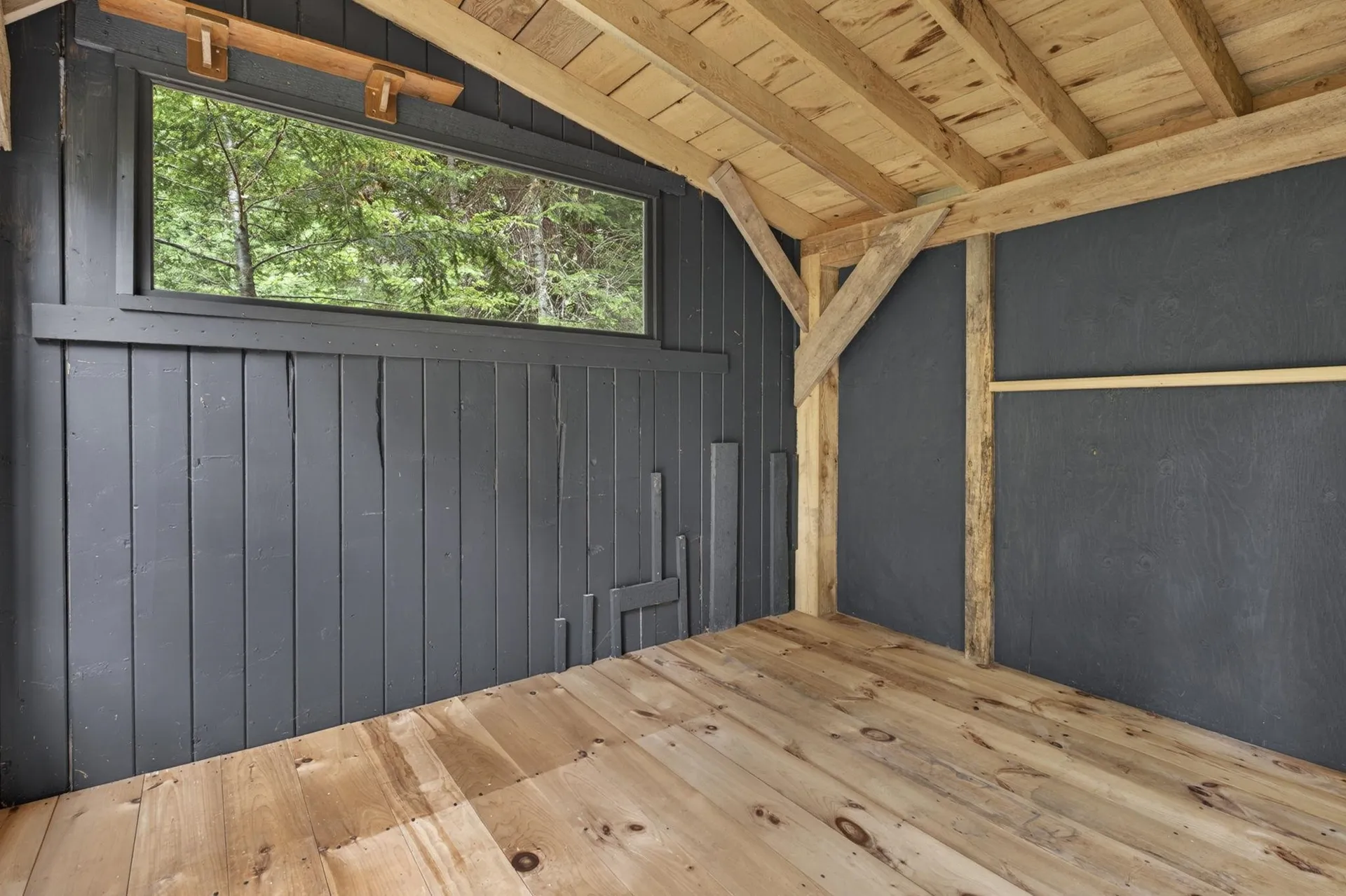 173 North Road Deering NH 03244
