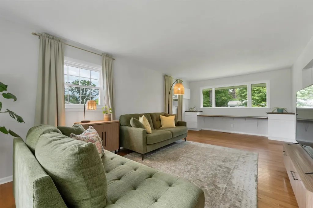 15 Fairview Avenue Pembroke NH 03275