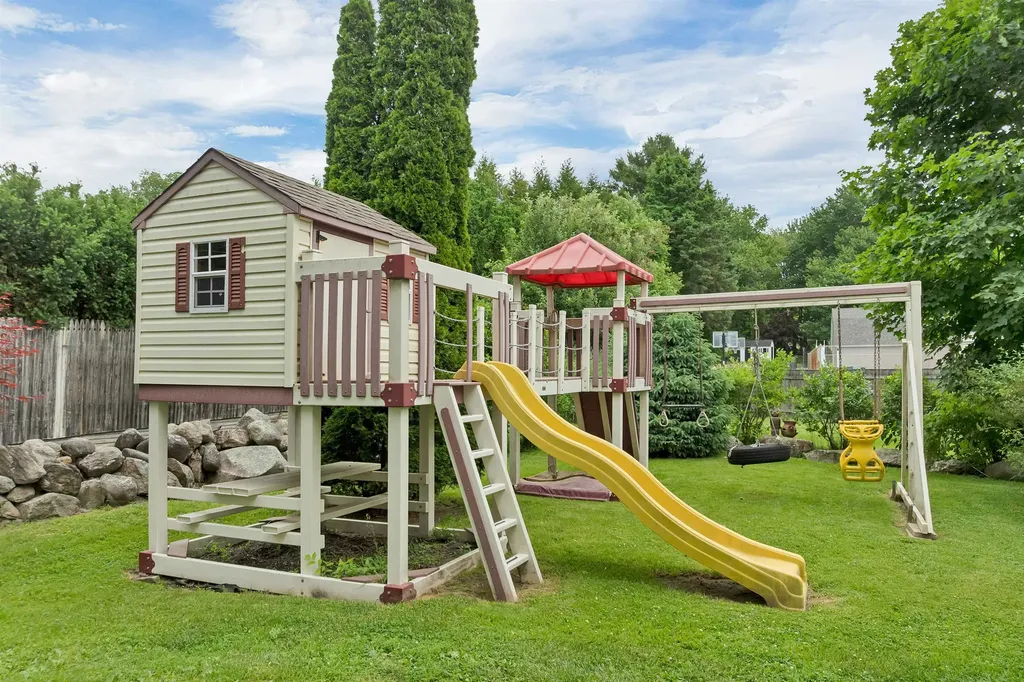 15 Fairview Avenue Pembroke NH 03275