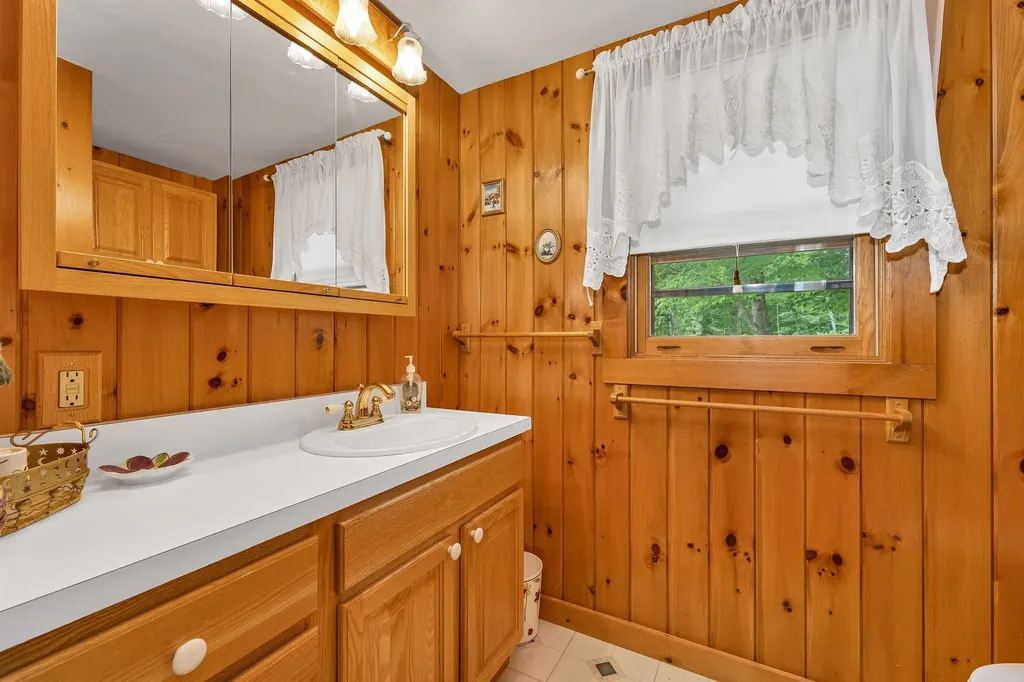 60 Snell Road Meredith NH 03253