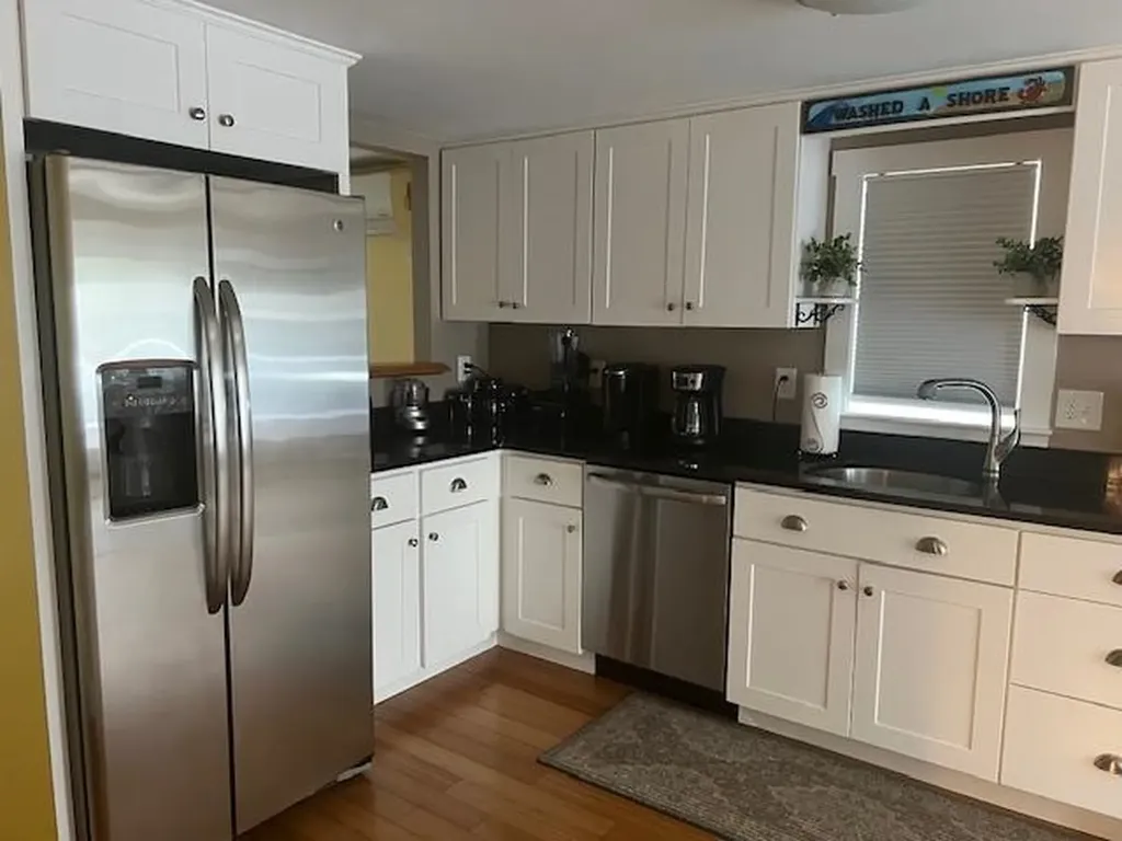 23 Walnut Avenue Hampton NH 03842