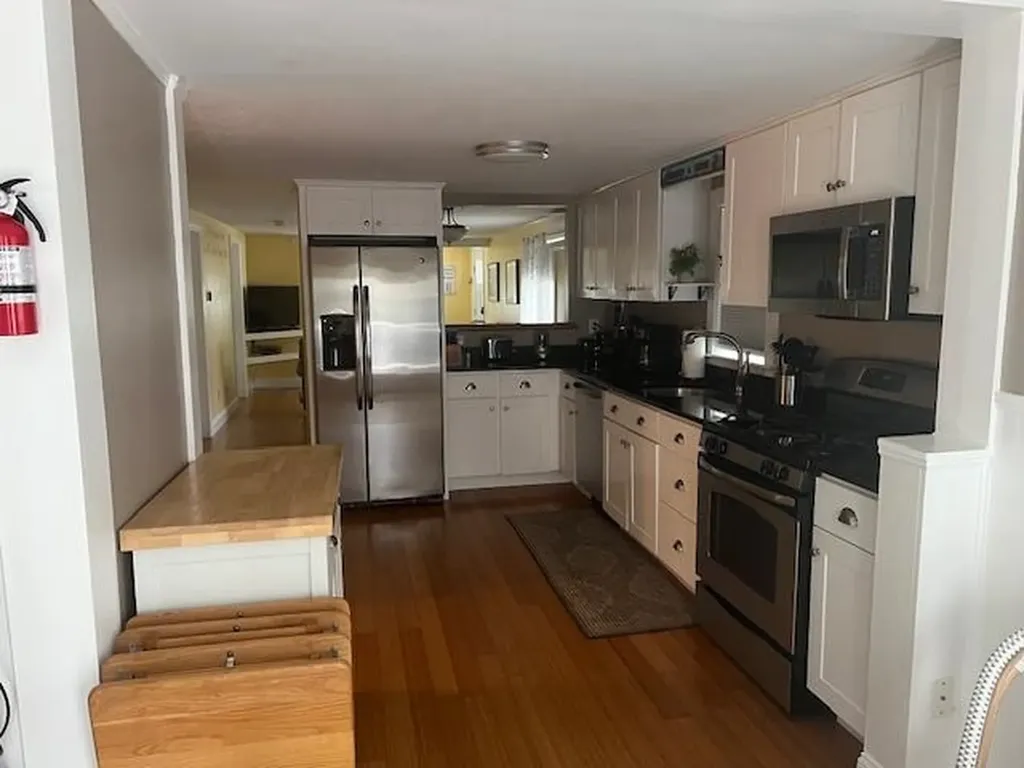 23 Walnut Avenue Hampton NH 03842