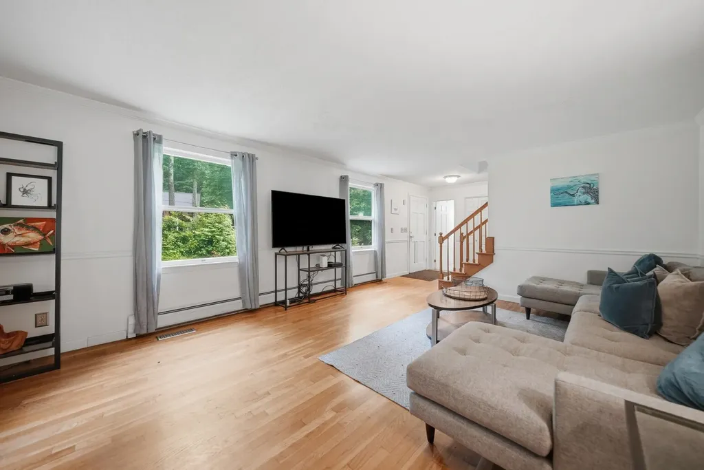 47 Beaver Lane Bedford NH 03110