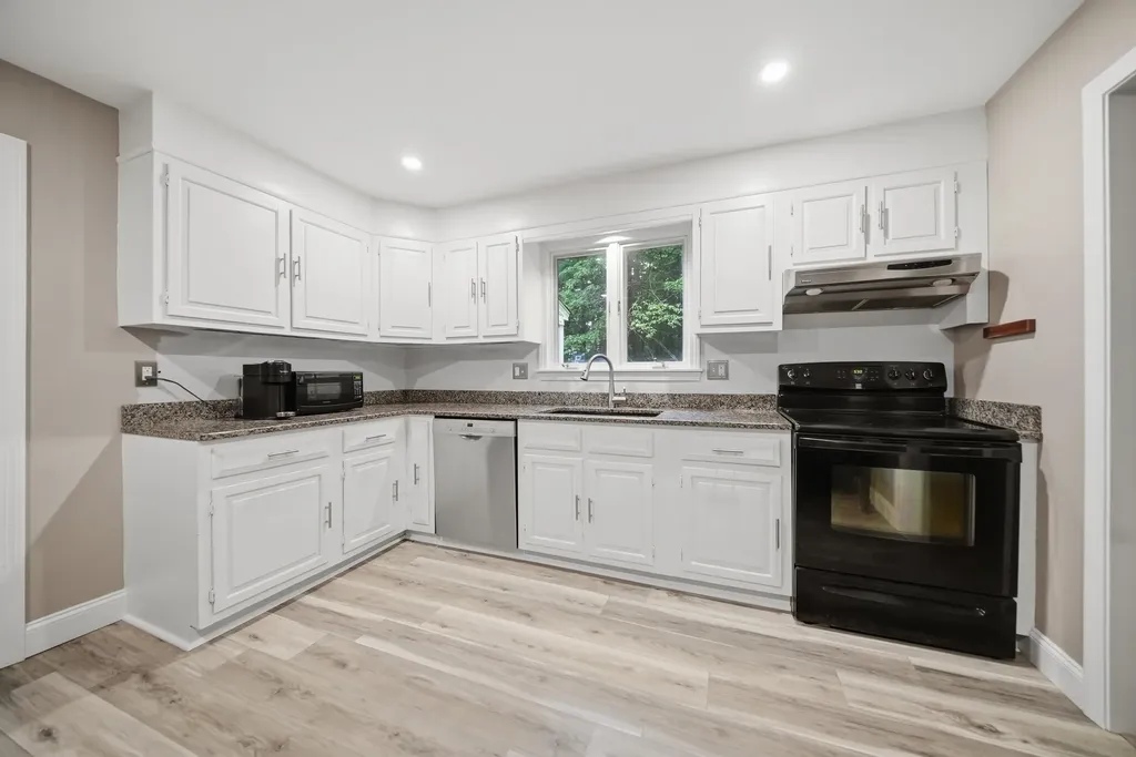 47 Beaver Lane Bedford NH 03110